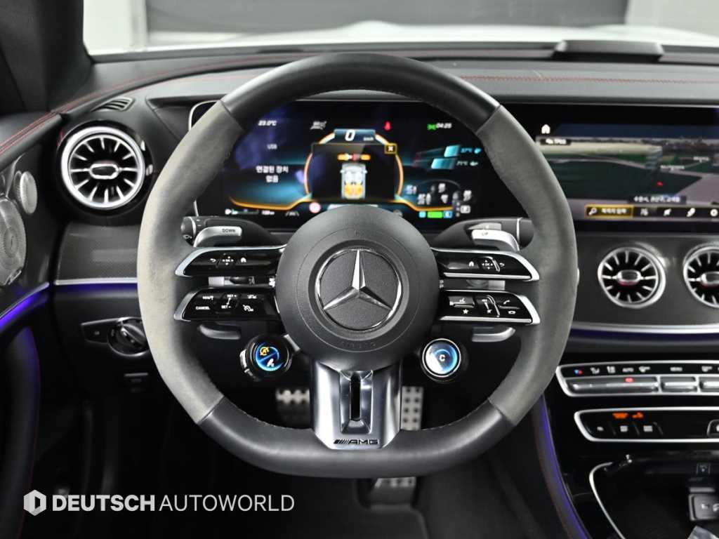 Mercedes-Benz E-Class — photo 13