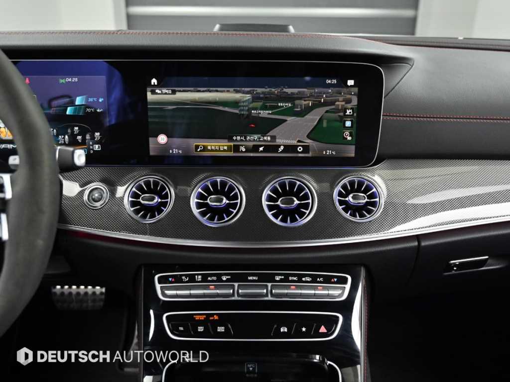 Mercedes-Benz E-Class — photo 14