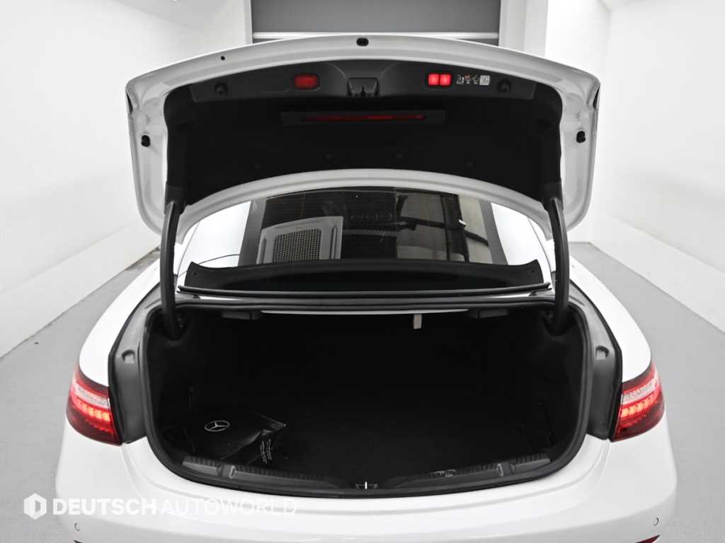 Mercedes-Benz E-Class — photo 19