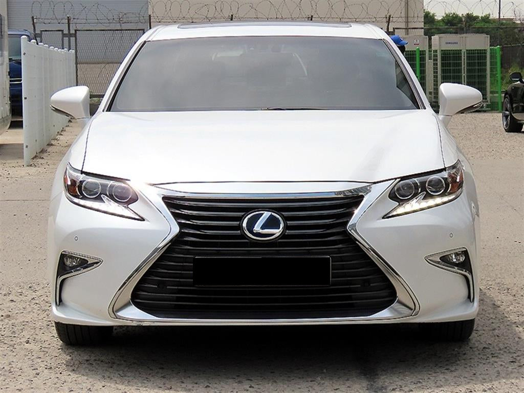 Lexus ES — photo 01