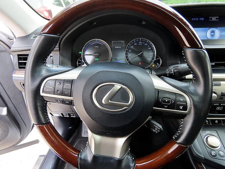 Lexus ES — photo 08
