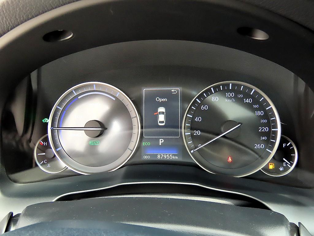 Lexus ES — photo 09