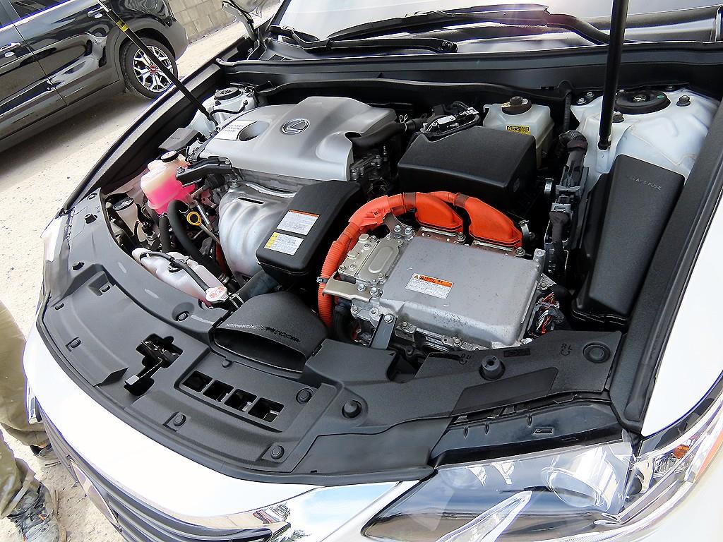 Lexus ES — photo 19
