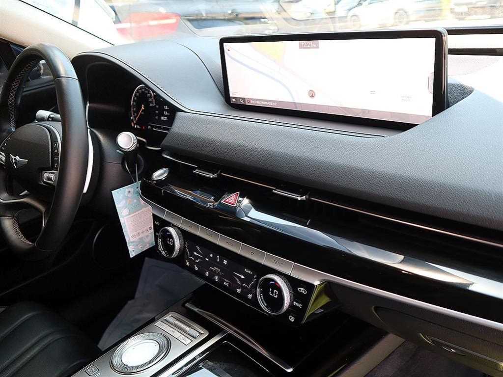Genesis G80 — photo 19