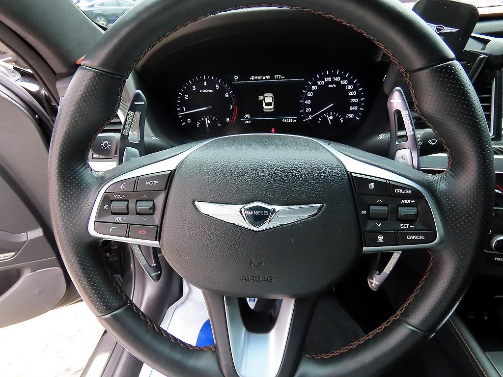 Genesis G80 — photo 08