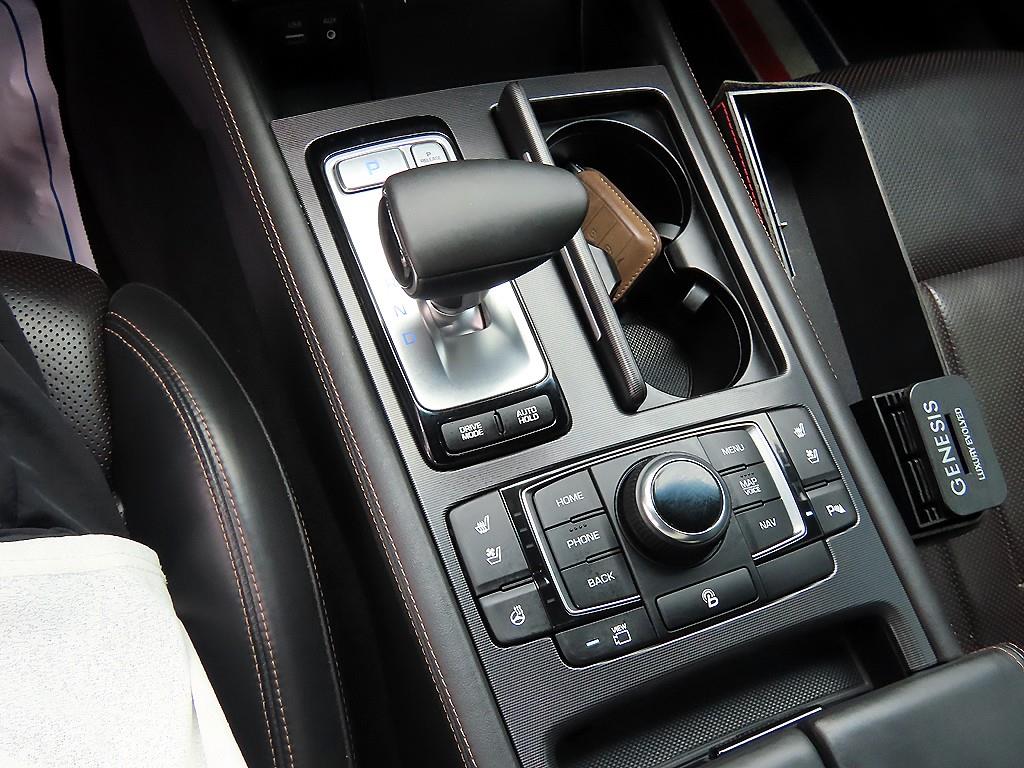 Genesis G80 — photo 11