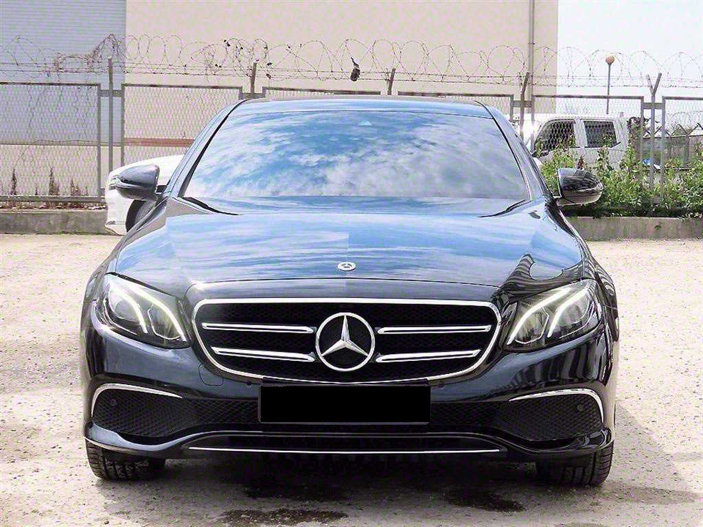 Mercedes-Benz E-Class — photo 01