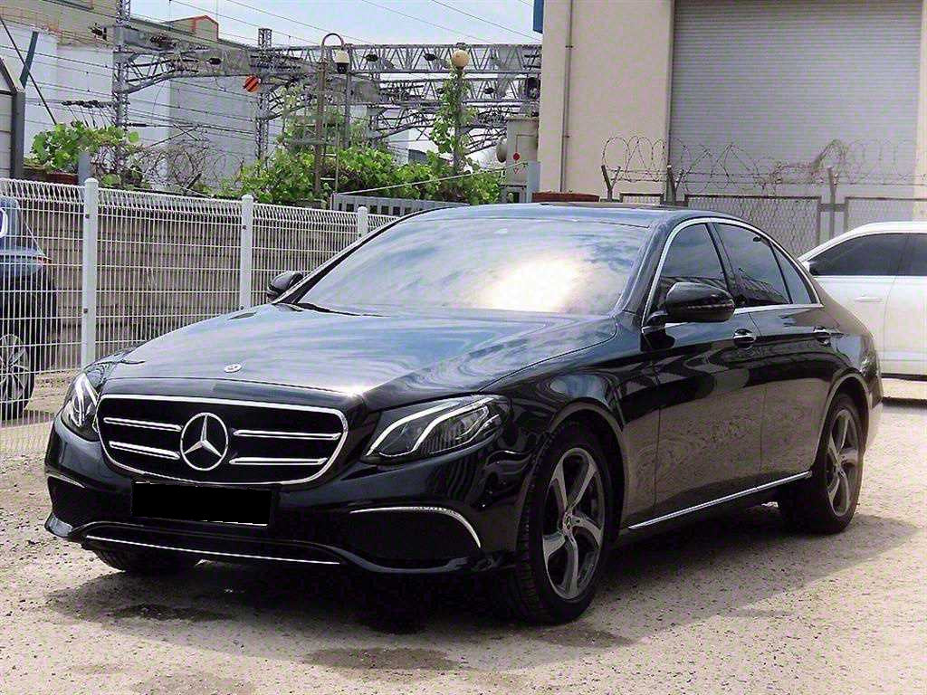 Mercedes-Benz E-Class — photo 02