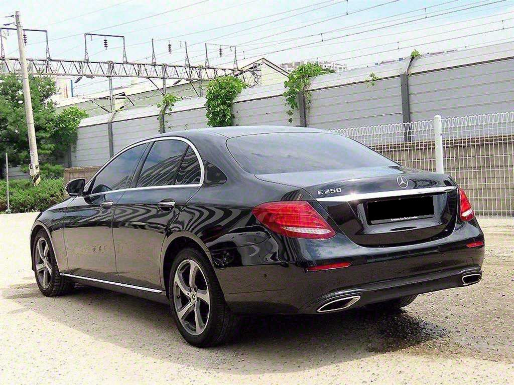 Mercedes-Benz E-Class — photo 03