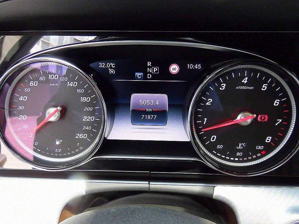 Mercedes-Benz E-Class — photo 09