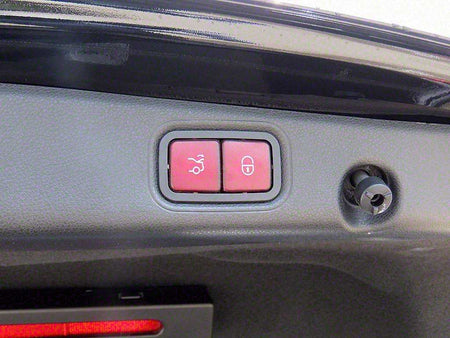 Mercedes-Benz E-Class — photo 16