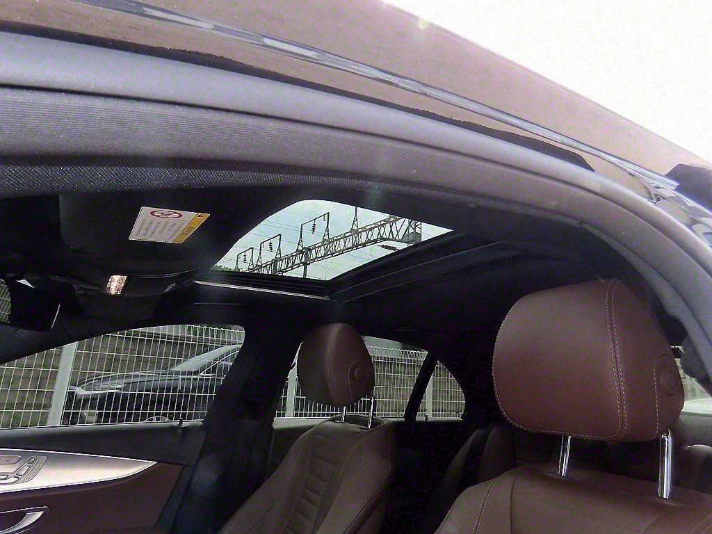 Mercedes-Benz E-Class — photo 17
