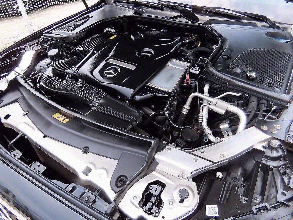 Mercedes-Benz E-Class — photo 19