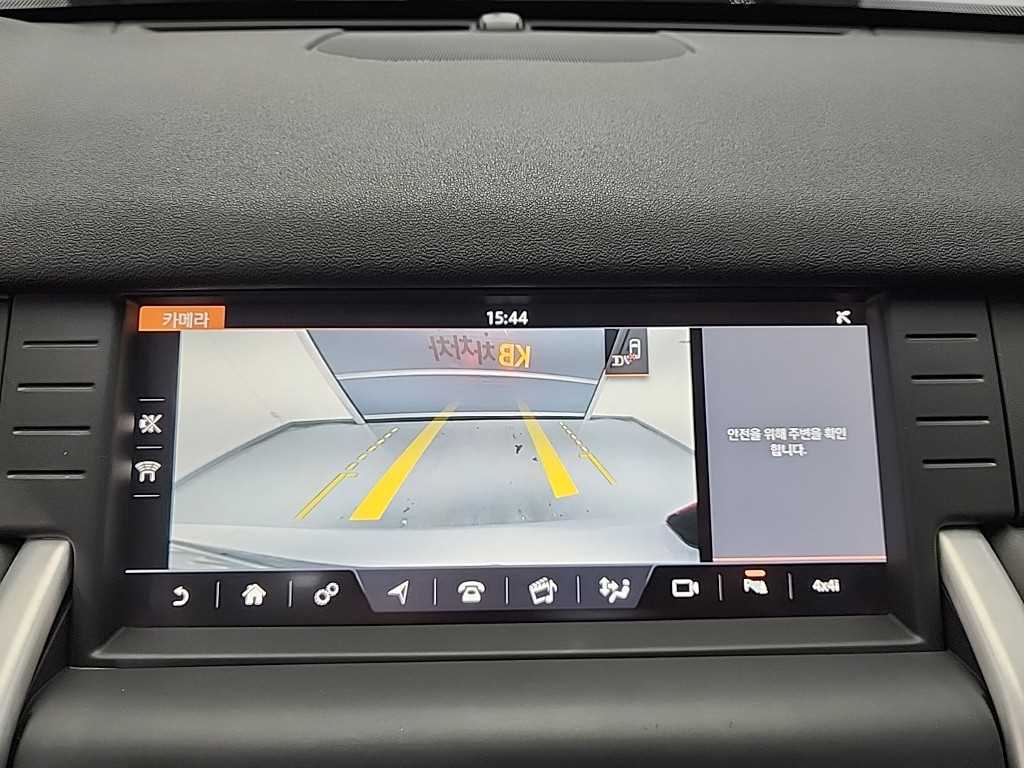 Land Rover Discovery Sport — photo 15