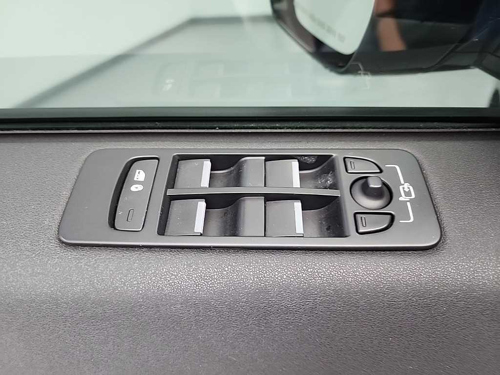 Land Rover Discovery Sport — photo 16