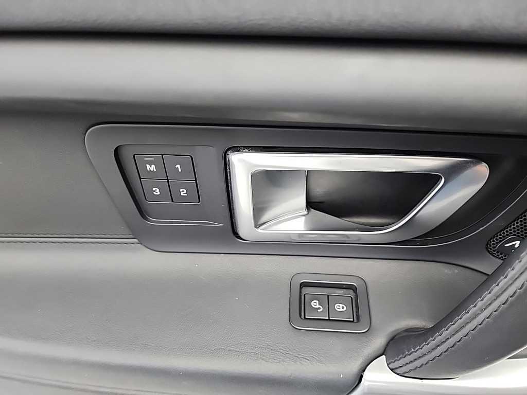 Land Rover Discovery Sport — photo 17