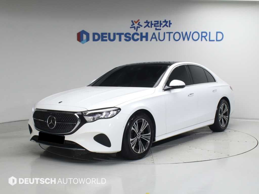 Mercedes-Benz E-Class — photo 01