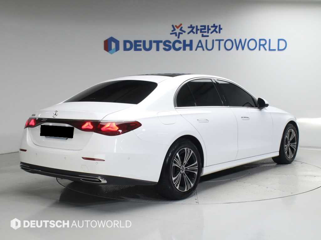 Mercedes-Benz E-Class — photo 02