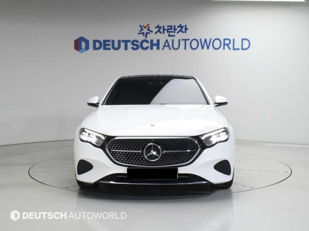 Mercedes-Benz E-Class — photo 03