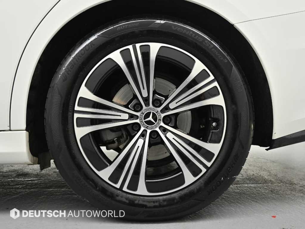 Mercedes-Benz E-Class — photo 05
