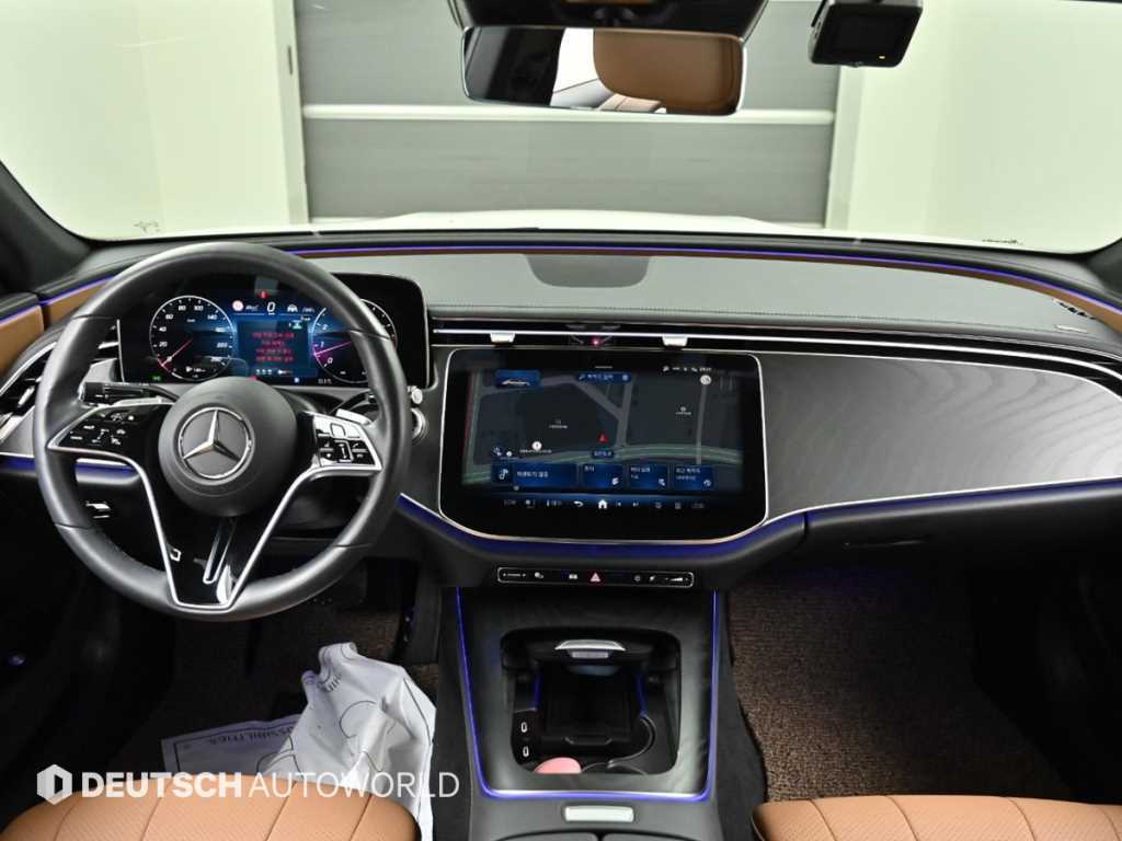 Mercedes-Benz E-Class — photo 07