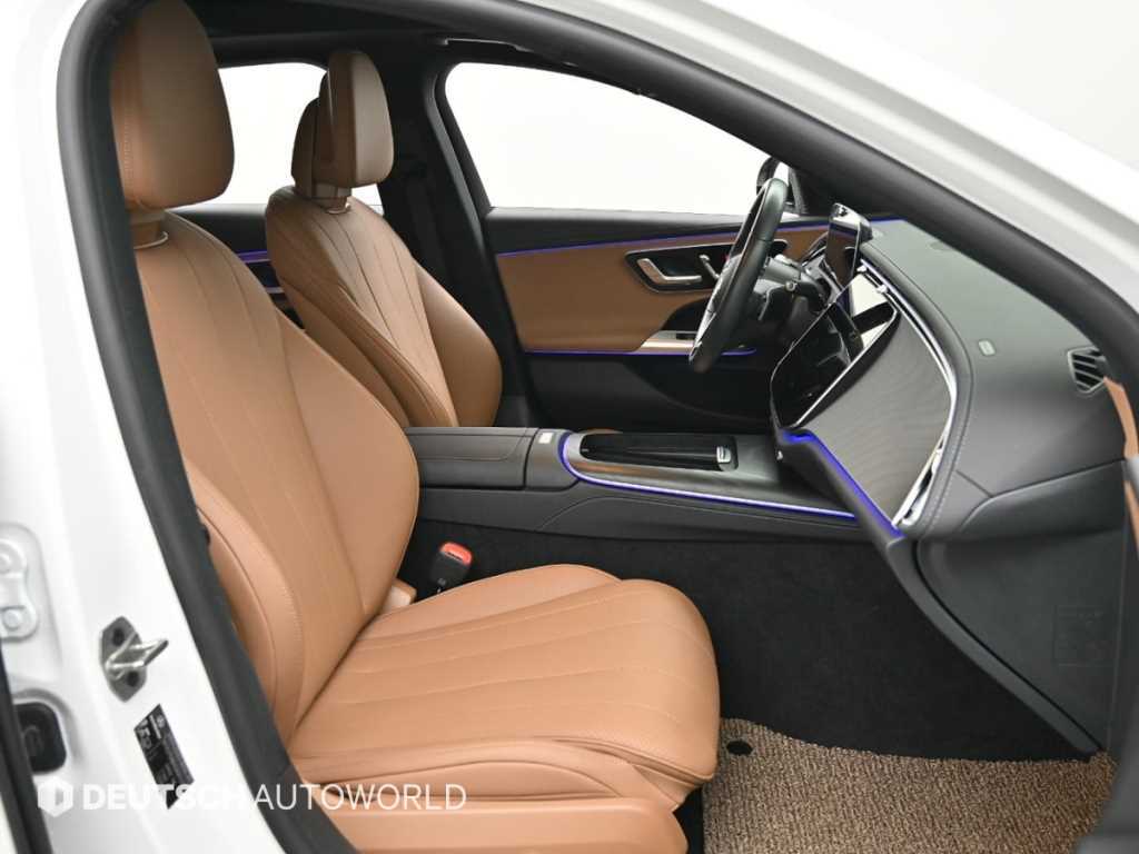 Mercedes-Benz E-Class — photo 10