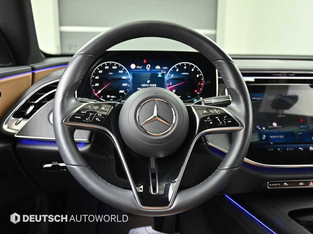 Mercedes-Benz E-Class — photo 13