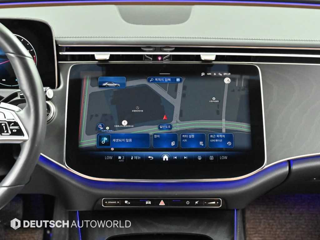 Mercedes-Benz E-Class — photo 14
