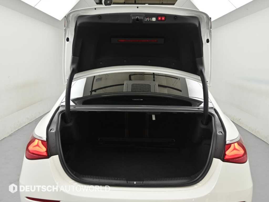 Mercedes-Benz E-Class — photo 19