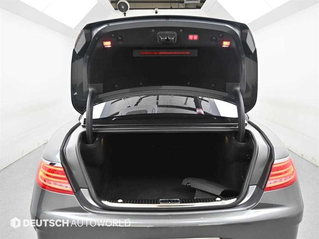 Mercedes-Benz S-Class — photo 19