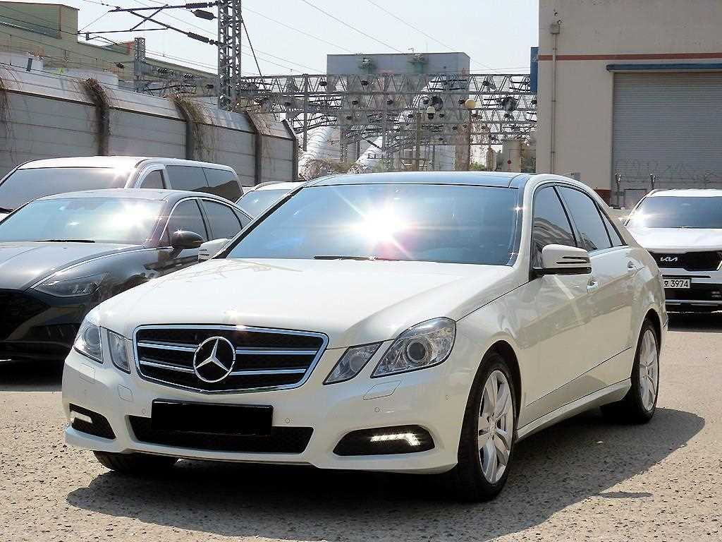 Mercedes-Benz E-Class — photo 01