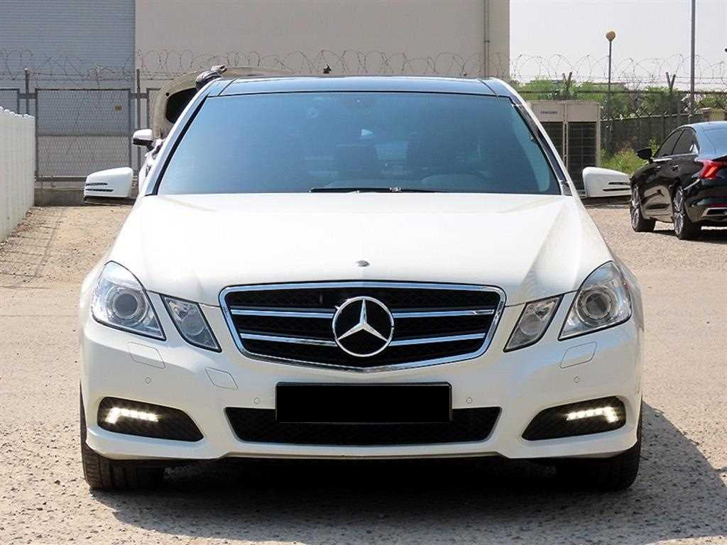 Mercedes-Benz E-Class — photo 02