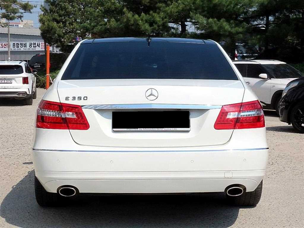 Mercedes-Benz E-Class — photo 04