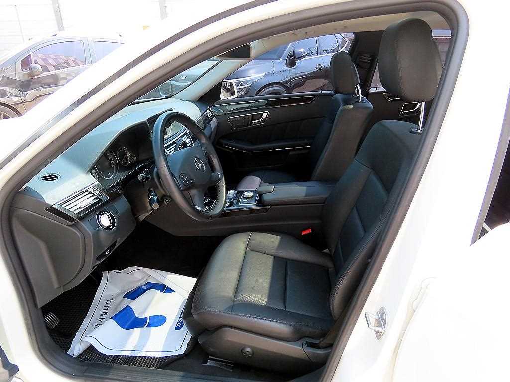 Mercedes-Benz E-Class — photo 05
