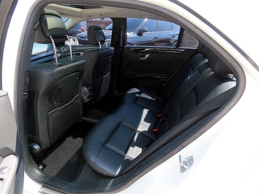 Mercedes-Benz E-Class — photo 06