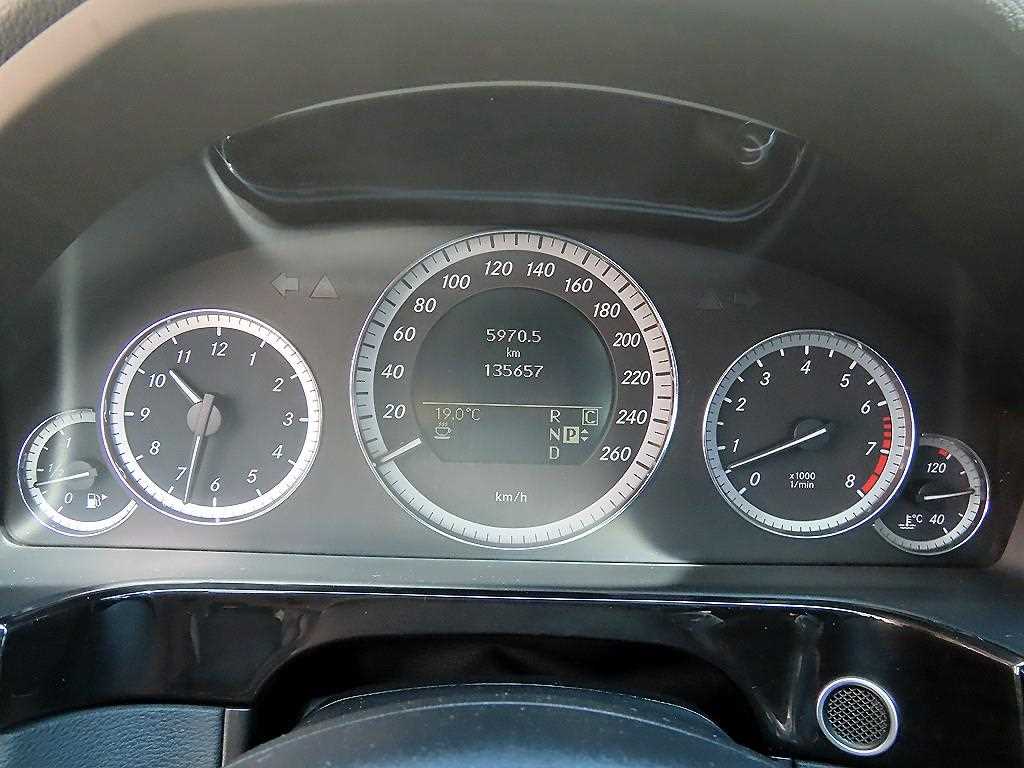 Mercedes-Benz E-Class — photo 09