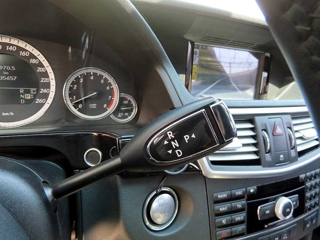 Mercedes-Benz E-Class — photo 10