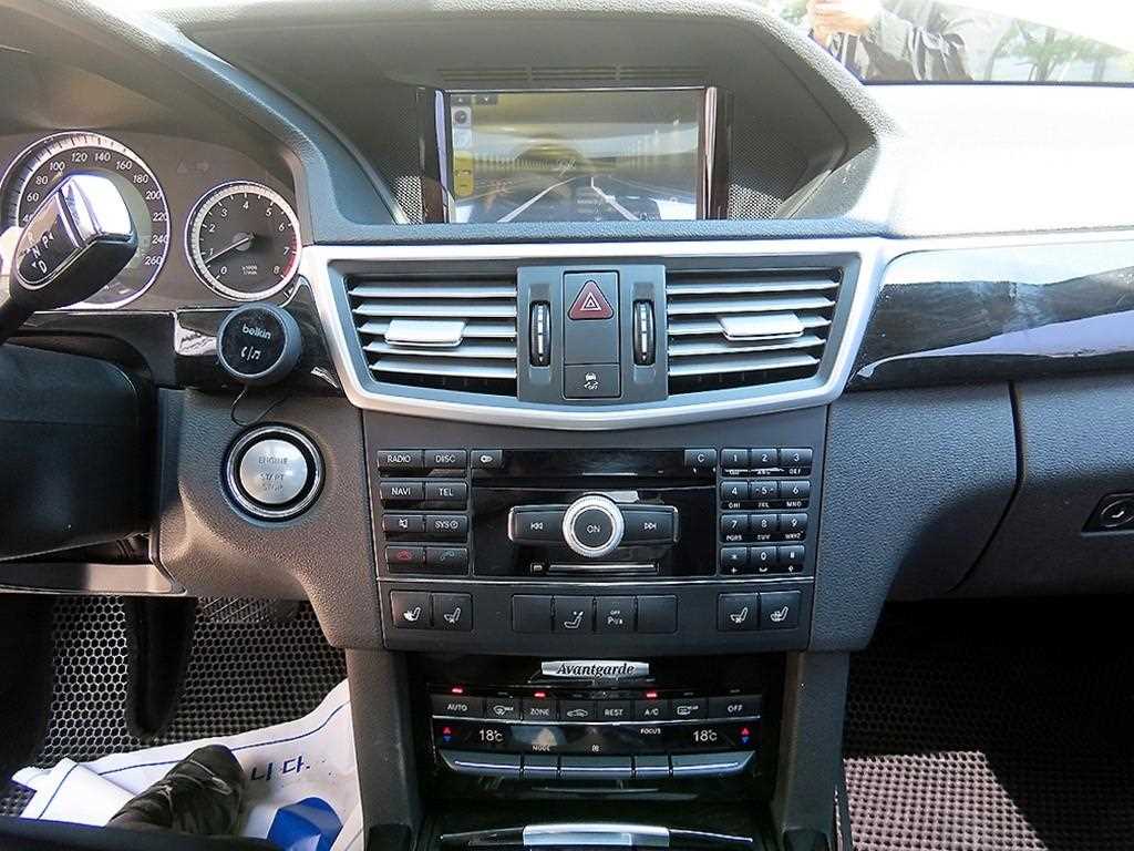 Mercedes-Benz E-Class — photo 13