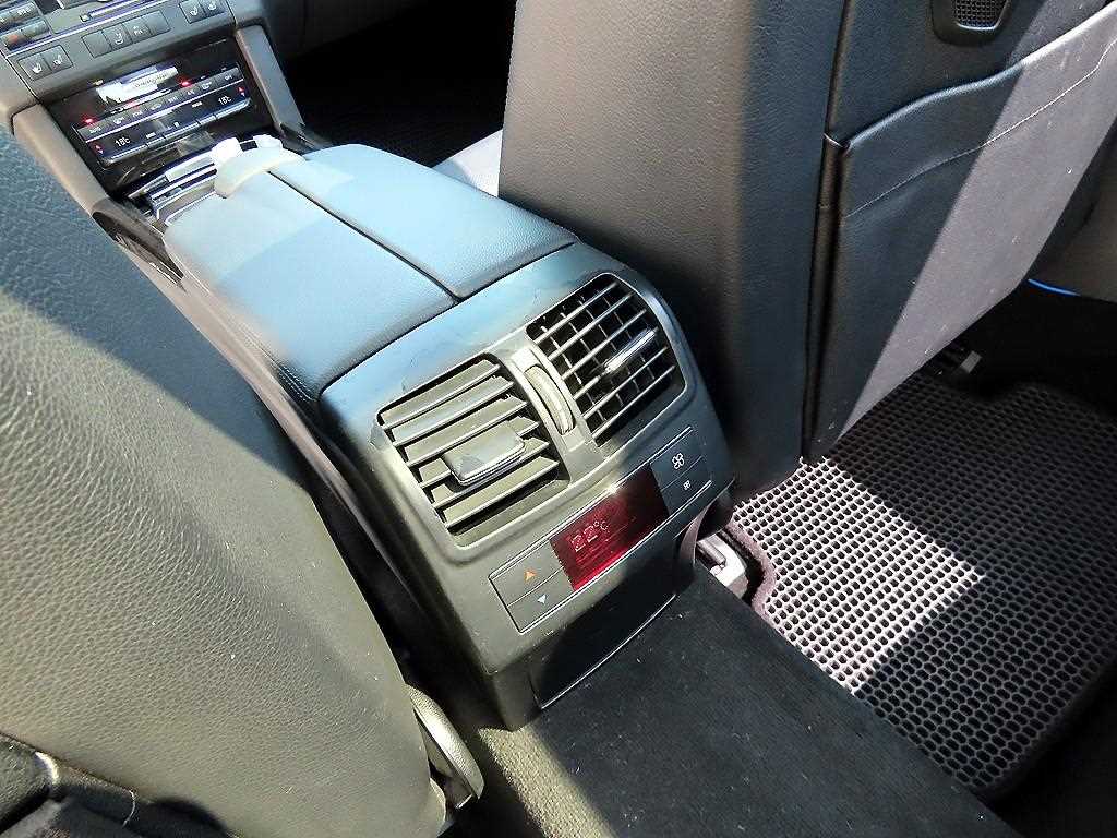 Mercedes-Benz E-Class — photo 15