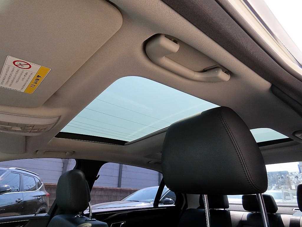 Mercedes-Benz E-Class — photo 17