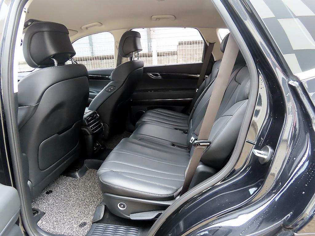 Genesis GV80 — photo 06