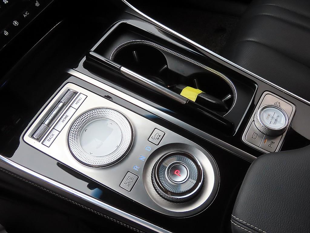 Genesis GV80 — photo 11