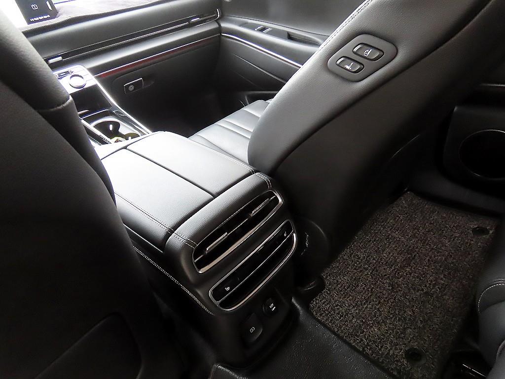Genesis GV80 — photo 15