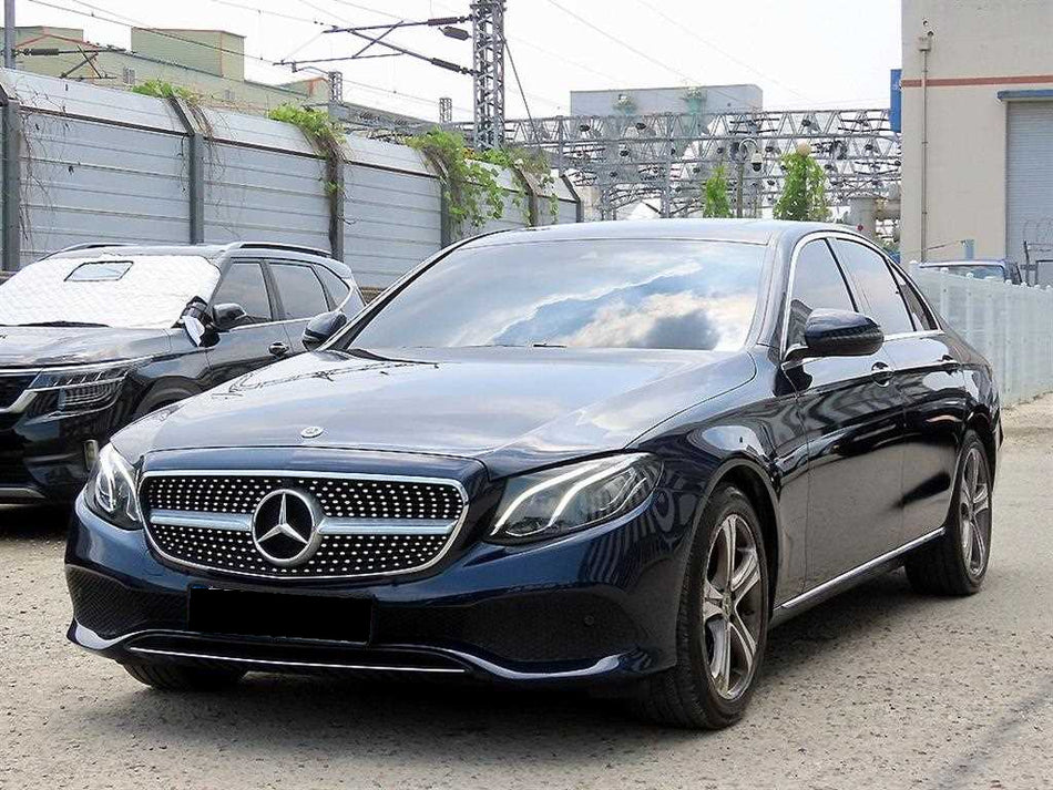 Mercedes-Benz E-Class — photo 02