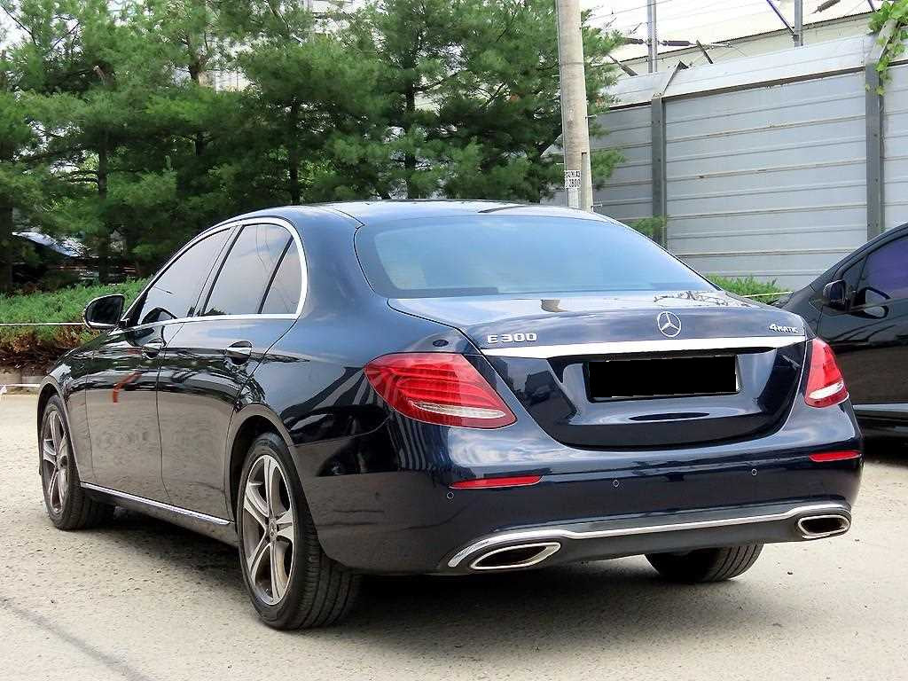 Mercedes-Benz E-Class — photo 03