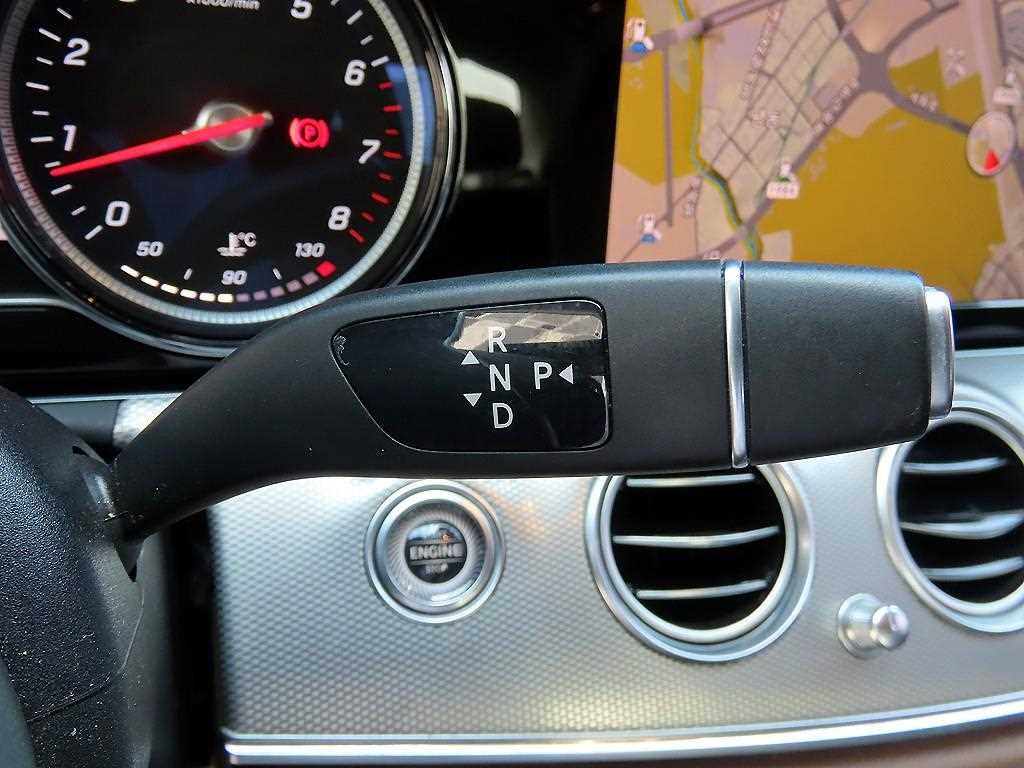 Mercedes-Benz E-Class — photo 10