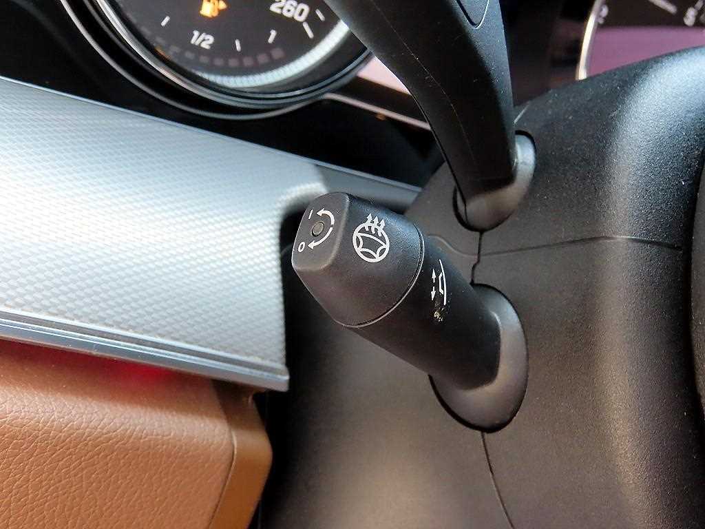 Mercedes-Benz E-Class — photo 12