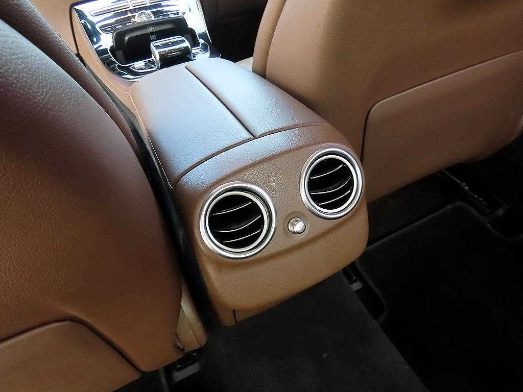 Mercedes-Benz E-Class — photo 16