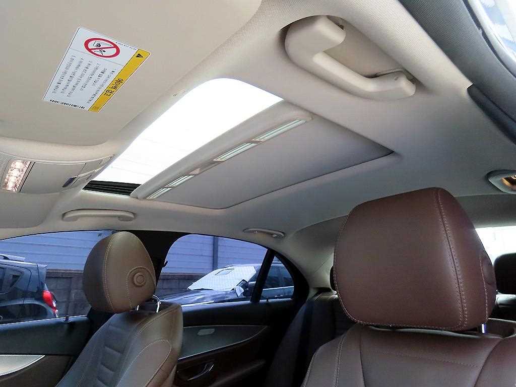 Mercedes-Benz E-Class — photo 17
