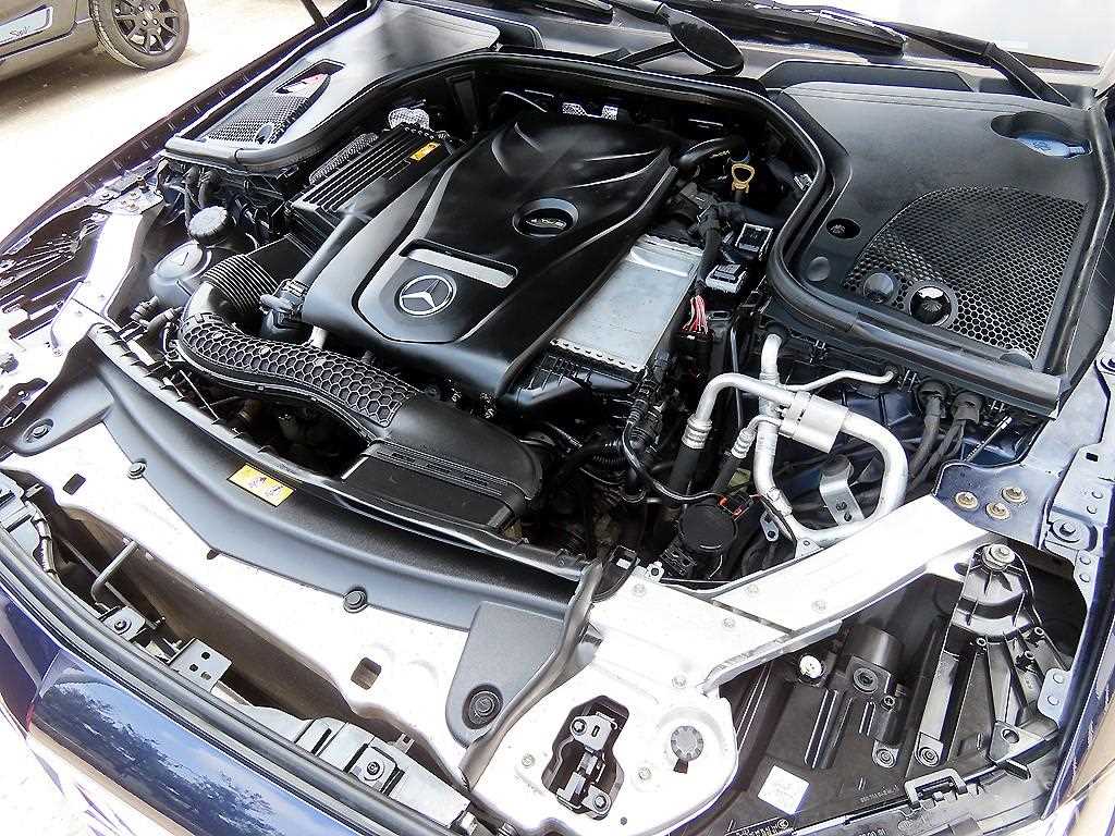 Mercedes-Benz E-Class — photo 19